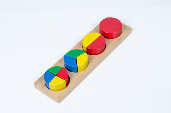 đồ chơi gỗ bộ tròn vuông phân số
