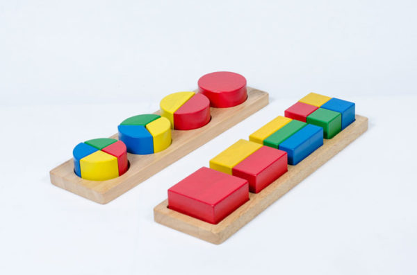 đồ chơi gỗ bộ tròn vuông phân số