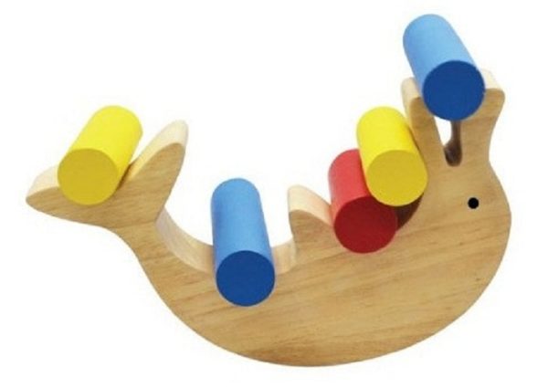 đồ chơi gỗ cá heo cân bằng