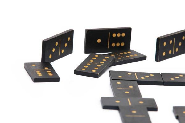 Trò chơi domino truyền thống bằng gỗ